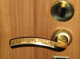 Замена дверной ручки входной двери в Альметьевске